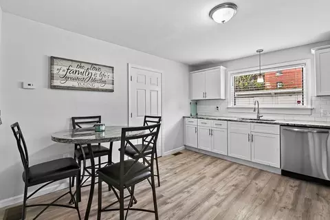 76 Marble St, Springfield, MA 01105 photo 7