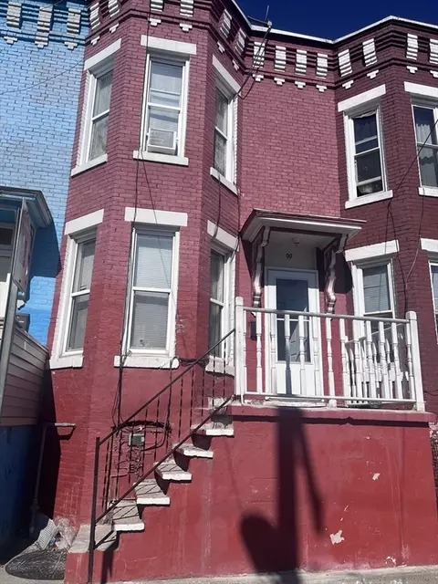 99 Newton St, Holyoke, MA 01040