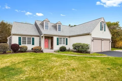 15 Links Ln, Barnstable, MA 02648