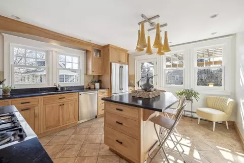 4 Verdun St #B, Cambridge, MA 02140