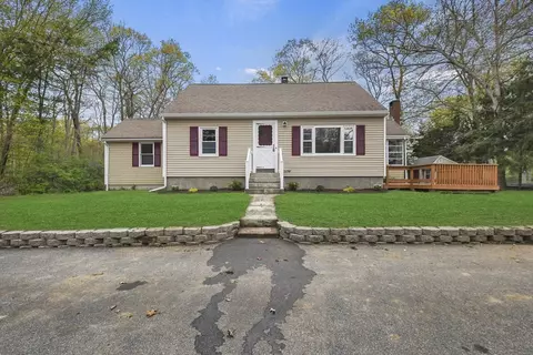 806 Oakhill Ave, Attleboro, MA 02703