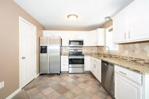 82 Valmor St, Worcester, MA 01604 photo 8