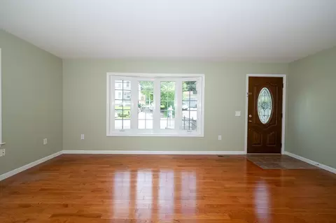 82 Valmor St, Worcester, MA 01604 photo 2