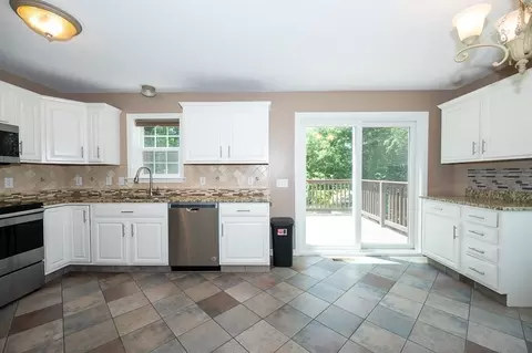 82 Valmor St, Worcester, MA 01604 photo 9