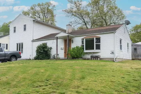 37 Harvey St, Chicopee, MA 01020