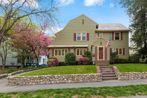 19 Lawrence St, Wakefield, MA 01880