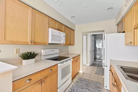 Kitchen - 4 Beals Cove Rd #B, Hingham, MA 02043 photo 2 of 2