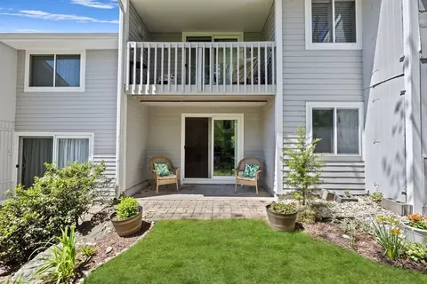 Exterior - 4 Beals Cove Rd #B, Hingham, MA 02043 photo 3 of 5