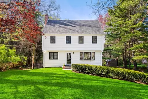 4 Tiffany Ln, Andover, MA 01810