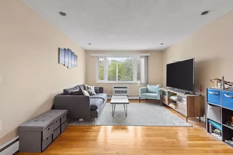 145 Warren St #8, Watertown, MA 02472