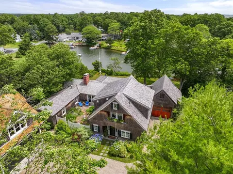 112 Wading Place Rd, Mashpee, MA 02649 photo 4