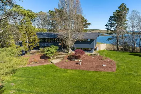 20 Maritime Dr, Wareham, MA 02571