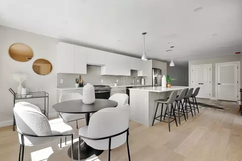 5205 Washington #206, West Roxbury, MA 02132