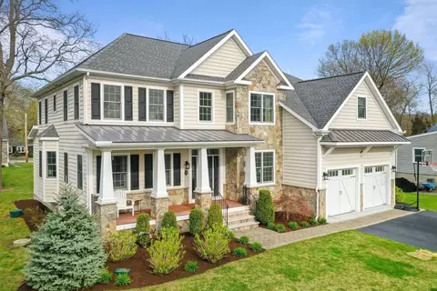 21 Cliff Rd, Hingham, MA 02043