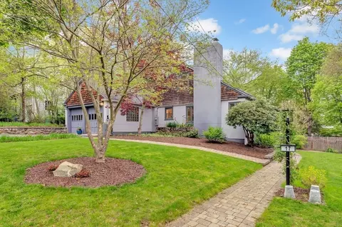 17 Gray St, Arlington, MA 02476