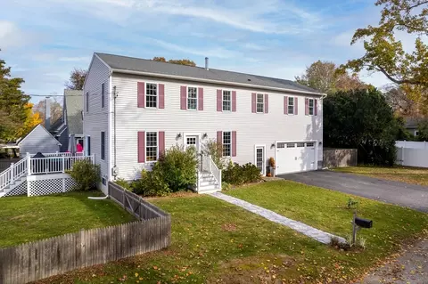 11 Sylvester St, Barrington, RI 02806