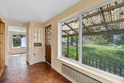 Entry Way - 23 Riverside Rd, Gloucester, MA 01930 photo 4 of 5