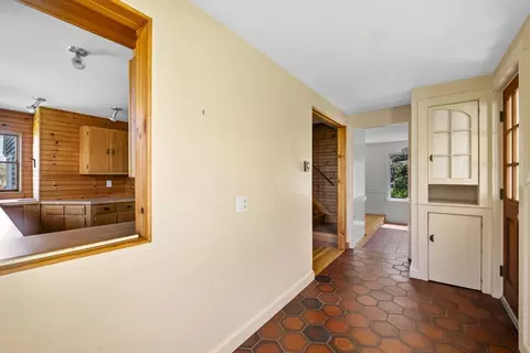 Entry Way - 23 Riverside Rd, Gloucester, MA 01930 photo 3 of 5