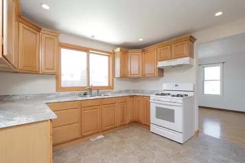 Kitchen - 154 Laconia St, Springfield, MA 01129 photo 2 of 6