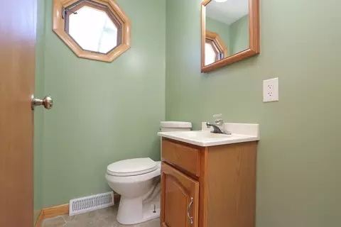 Bath - 154 Laconia St, Springfield, MA 01129 photo 1 of 3