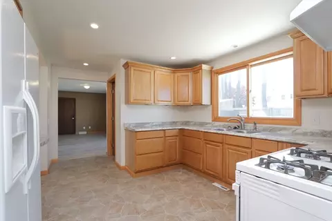 Kitchen - 154 Laconia St, Springfield, MA 01129 photo 1 of 6
