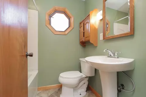 Bath - 154 Laconia St, Springfield, MA 01129 photo 2 of 3