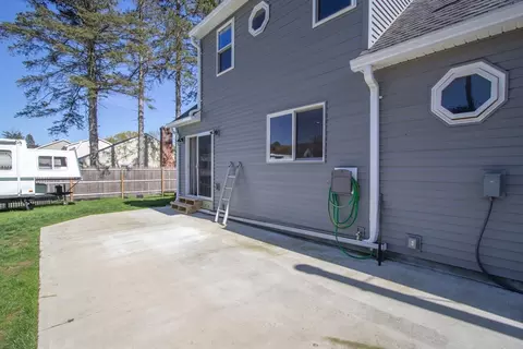 Exterior - 154 Laconia St, Springfield, MA 01129 photo 8 of 9