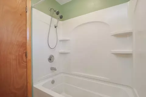 Bath - 154 Laconia St, Springfield, MA 01129 photo 3 of 3
