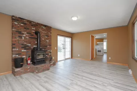 Living - 154 Laconia St, Springfield, MA 01129 photo 8 of 8