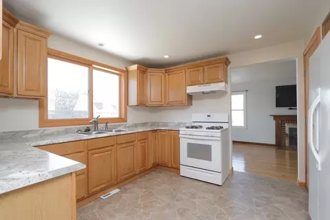 Kitchen - 154 Laconia St, Springfield, MA 01129 photo 3 of 6