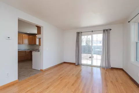 Living - 154 Laconia St, Springfield, MA 01129 photo 4 of 8
