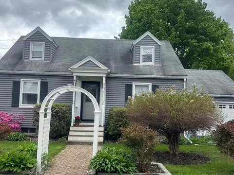 14 Kendal Dr, Woburn, MA 01801