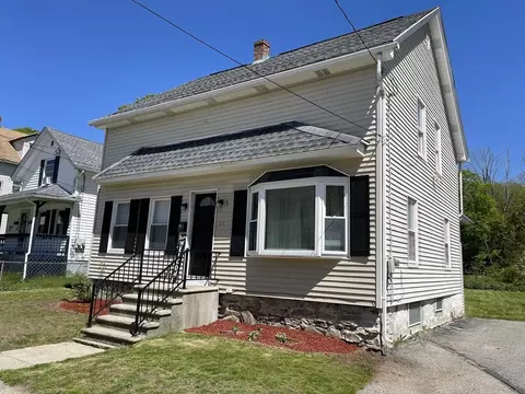 11 Spring St, Webster, MA 01570