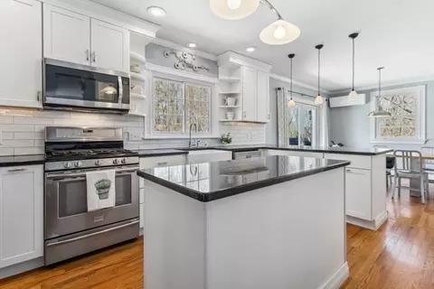 484 Summer Ave, Reading, MA 01867 photo 10