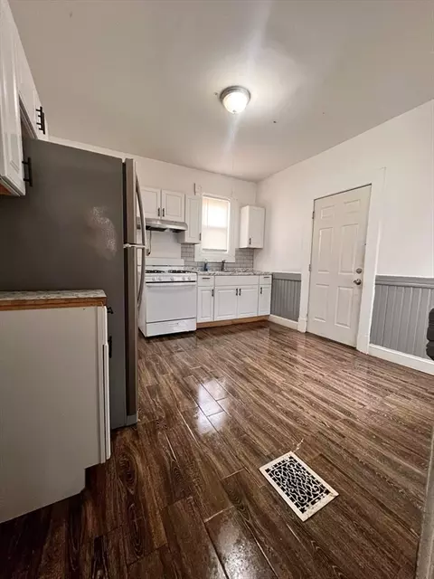 24 Nelson Ave, Springfield, MA 01109 photo 7