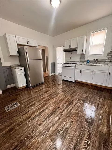 24 Nelson Ave, Springfield, MA 01109 photo 6