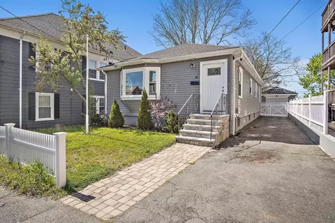 16 Ropes St, Salem, MA 01970