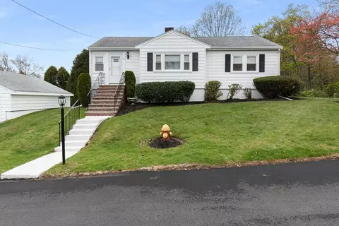 12 Dudley St, Peabody, MA 01960