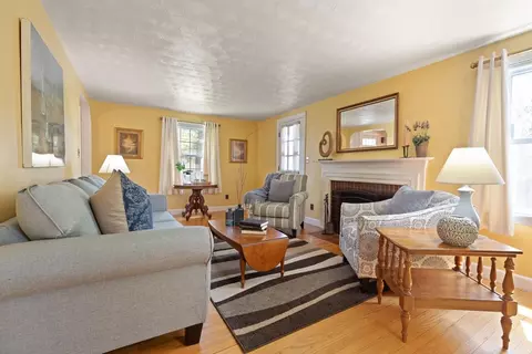 Living - 51 Pine Ridge Rd, Reading, MA 01867 photo 4 of 5