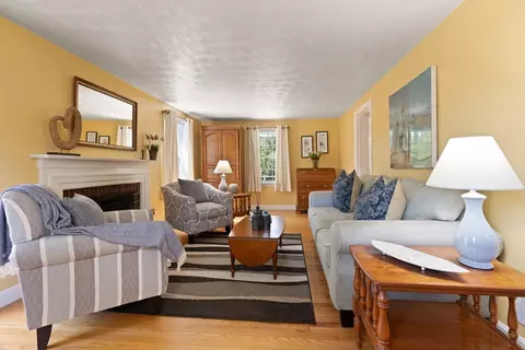 Living - 51 Pine Ridge Rd, Reading, MA 01867 photo 2 of 5