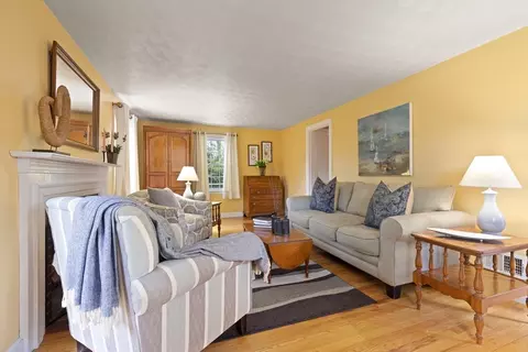 Living - 51 Pine Ridge Rd, Reading, MA 01867 photo 3 of 5