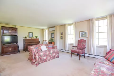 68 North Ave, Mendon, MA 01756 photo 12
