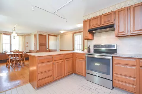 68 North Ave, Mendon, MA 01756 photo 8