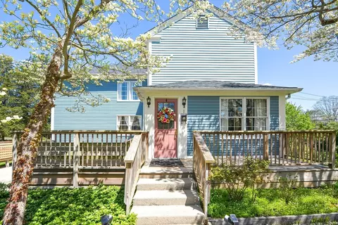 68 North Ave, Mendon, MA 01756 photo 2