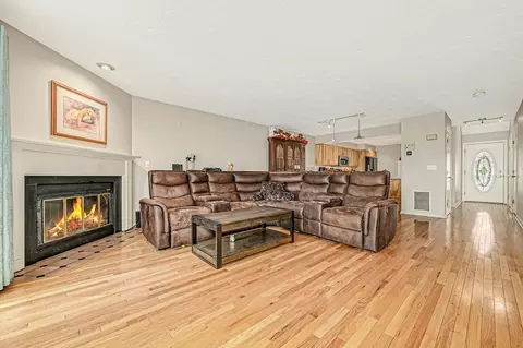 73 Pointe Rok Dr #73, Worcester, MA 01604 photo 3