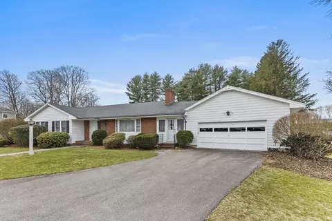 24 Trull Ln, Lowell, MA 01852