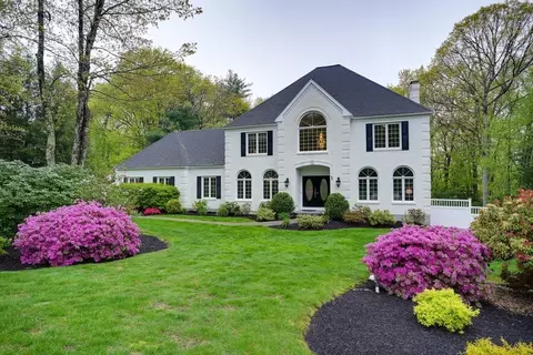 11 Wedgewood Dr, Hopkinton, MA 01748