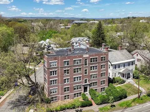 123 South St #8, Northampton, MA 01060