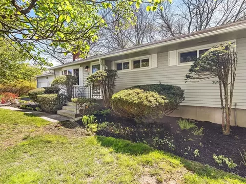 12 Roman Dr, Shrewsbury, MA 01545