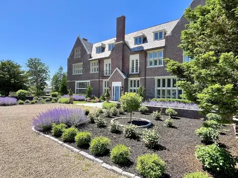 300 Bridge St, Hamilton, MA 01982